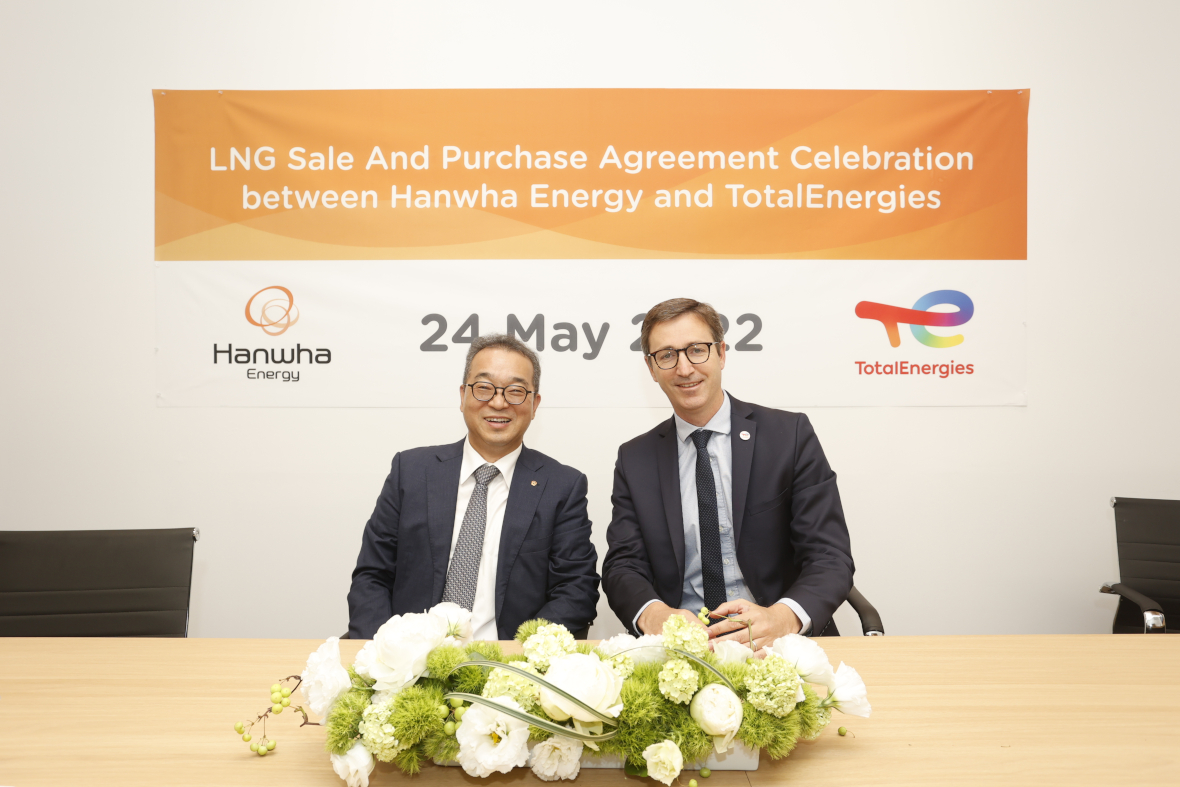 Jung In Sub, Chief Executive Officer of Hanwha Energy Corporation and Thomas Maurisse, Senior Vice President LNG for at TotalEnergies