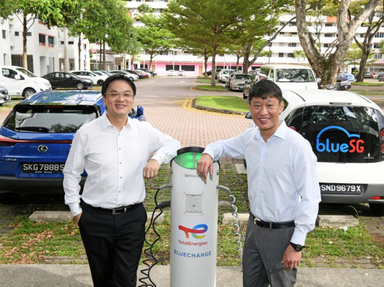Ting Wee LIANG, President, TotalEnergies Asia Pacific & Middle East – Marketing & Services with Arthur Chua, CEO of Goldbell Group at one of the dual EV charging points for BlueSG and EV passenger cars, located at HDB public carpark.