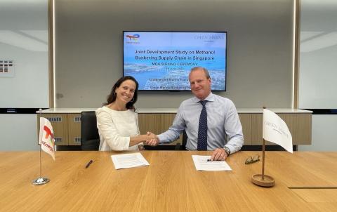 Louise Tricoire and Morten Jacobsen at MoU signing between TotalEnergies Marine Fuels and Green Marine Bunkering