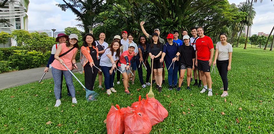 group photo of employees with their waste collected